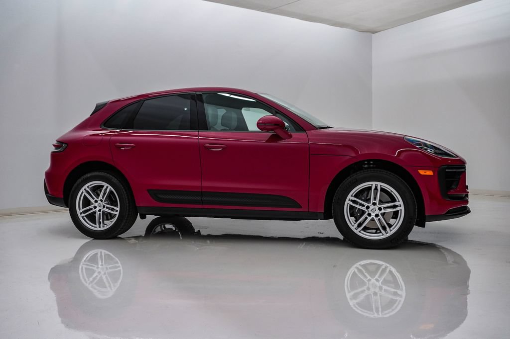 Certified 2026 Porsche Macan AWD/4WD image 9