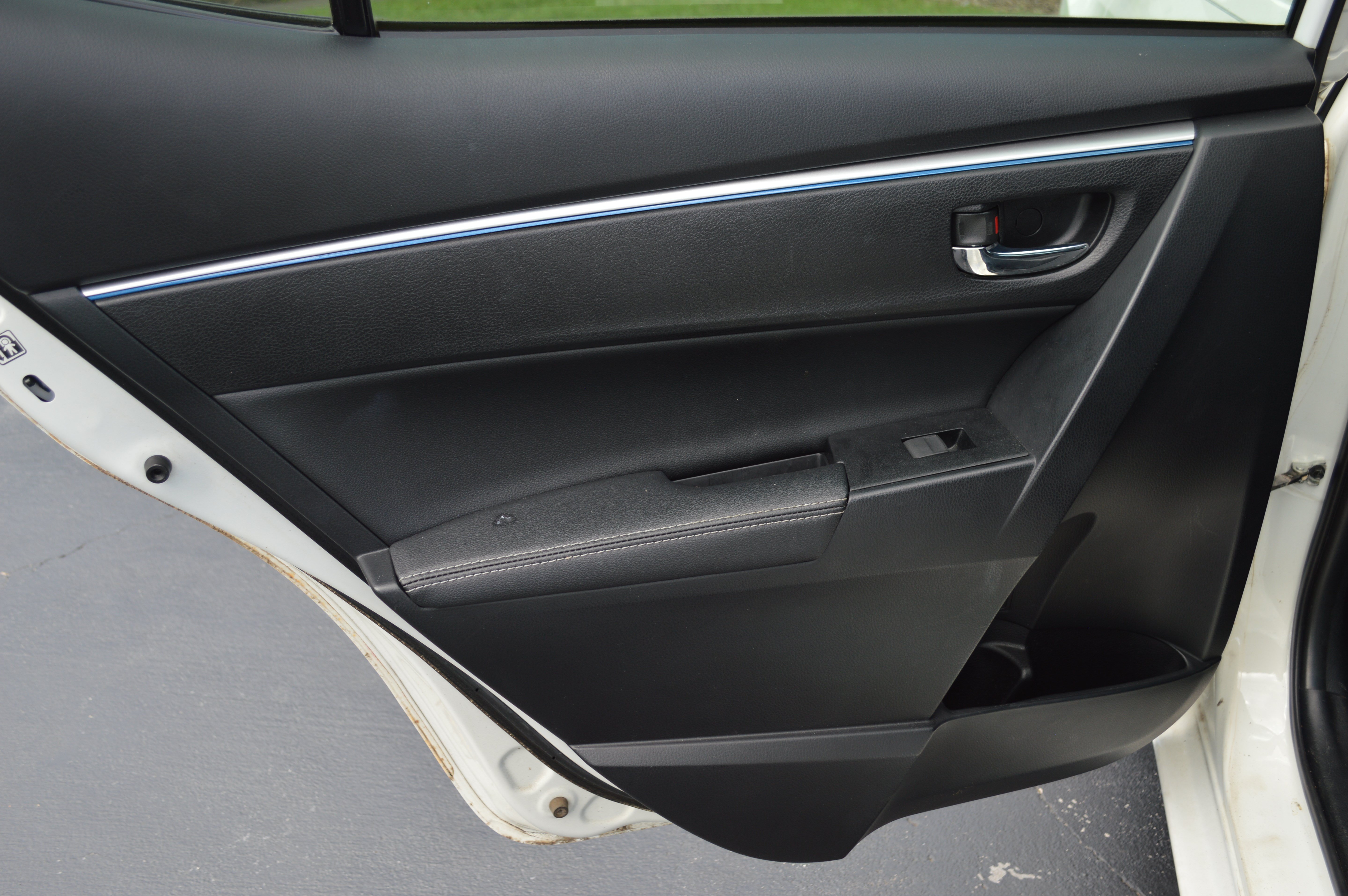 Used 2015 Toyota Corolla S FWD image 28