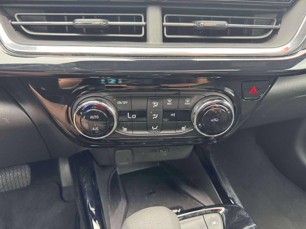 Used 2026 Chevrolet Trax RS w/ Sunroof Package FWD image 31