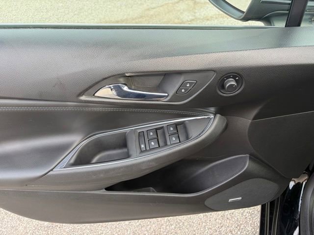 Used 2017 Chevrolet Cruze Premier image 21