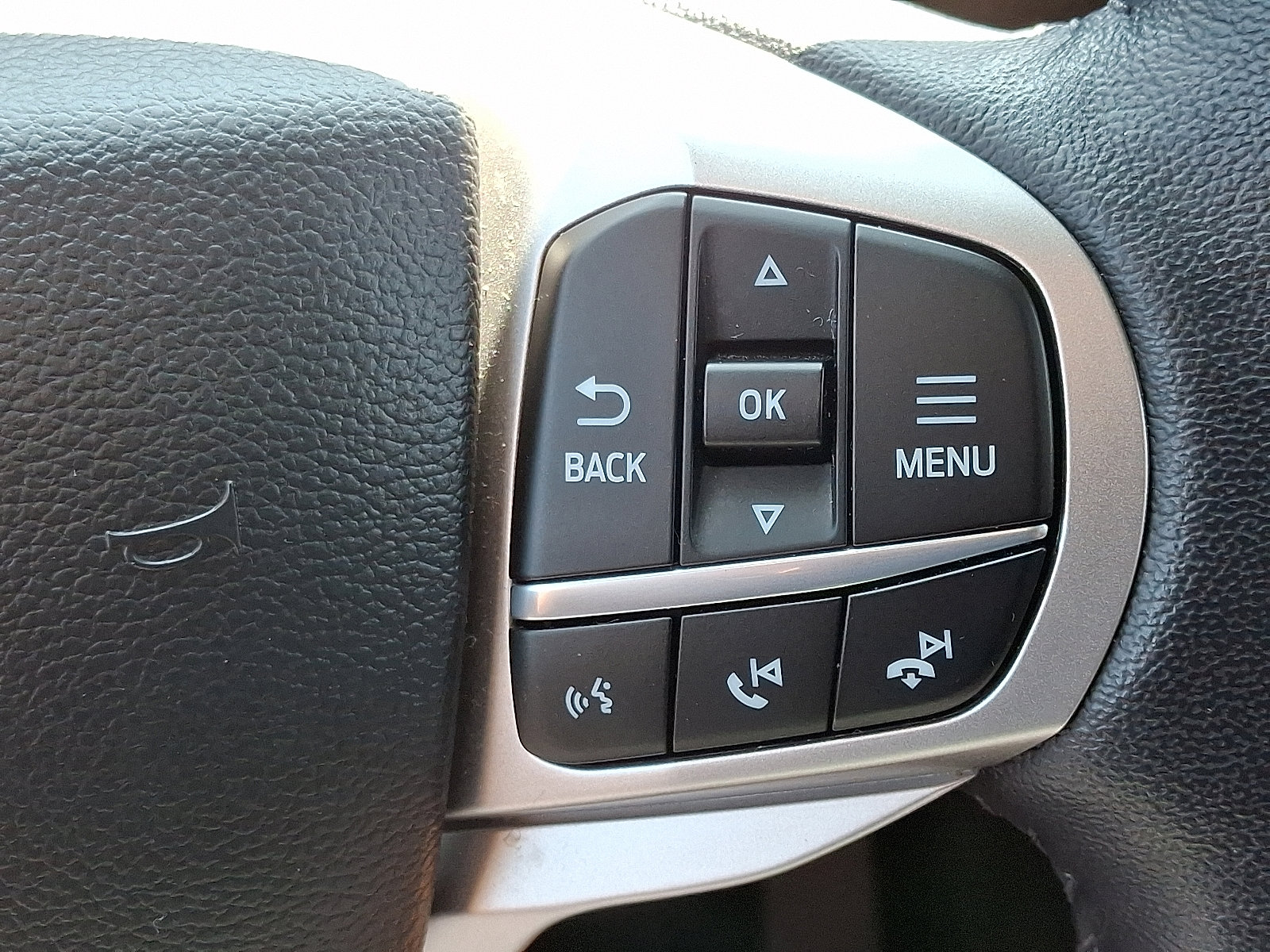 Certified 2022 Ford Explorer XLT w/ Equipment Group 202A image 21