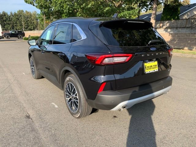 New 2025 Ford Escape SE image 3