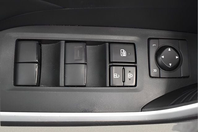 Used 2025 Toyota RAV4 LE AWD/4WD image 18