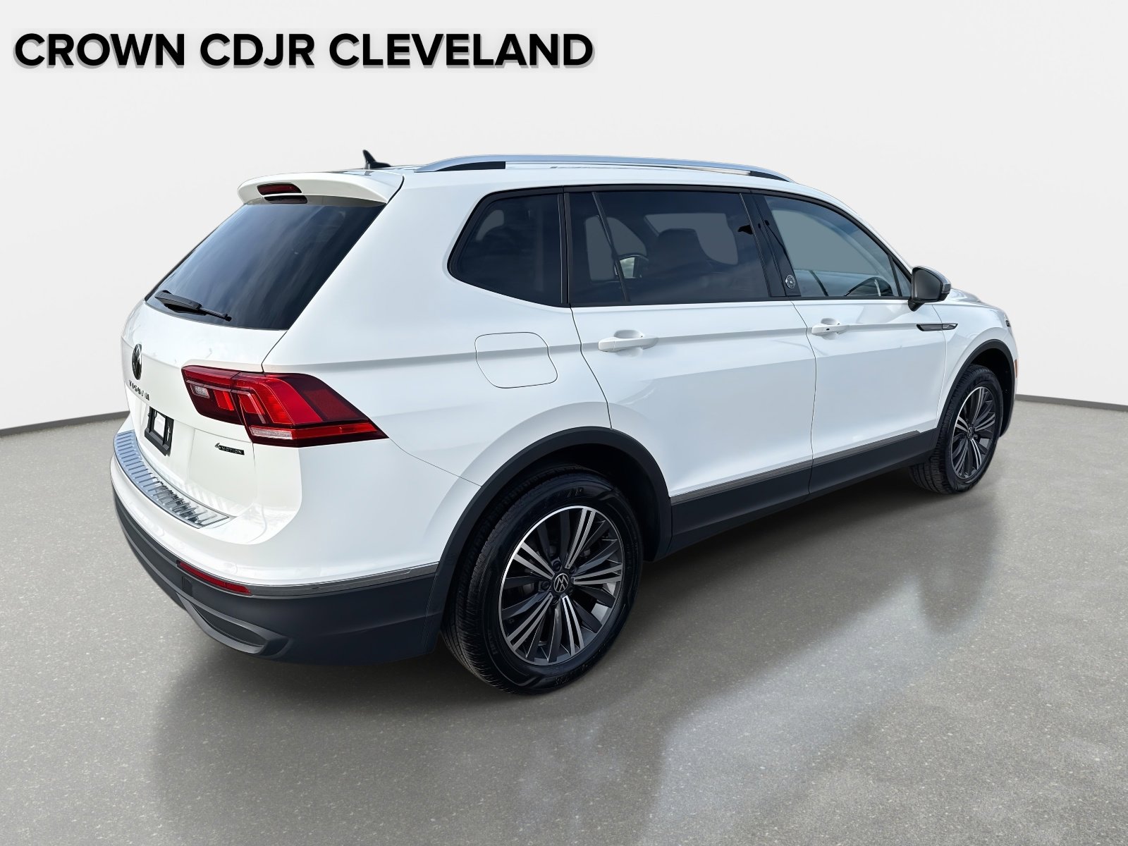 Used 2024 Volkswagen Tiguan Wolfsburg Edition image 4