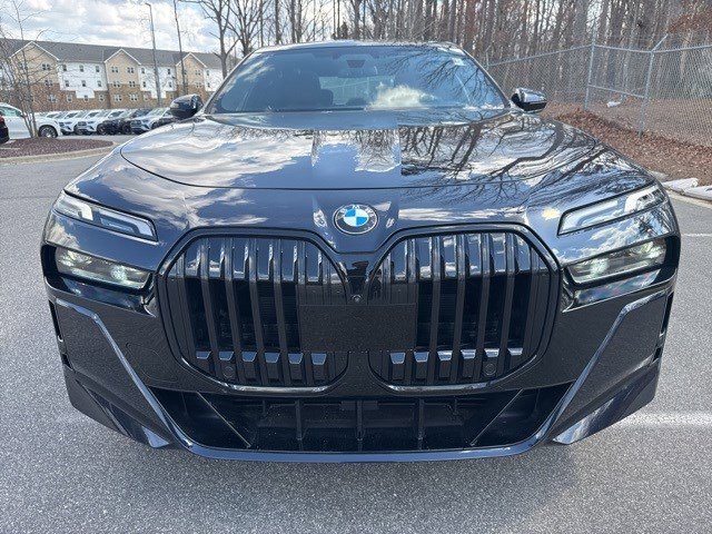 Used 2023 BMW 760i xDrive w/ Luxury Rear Seating Package image 2