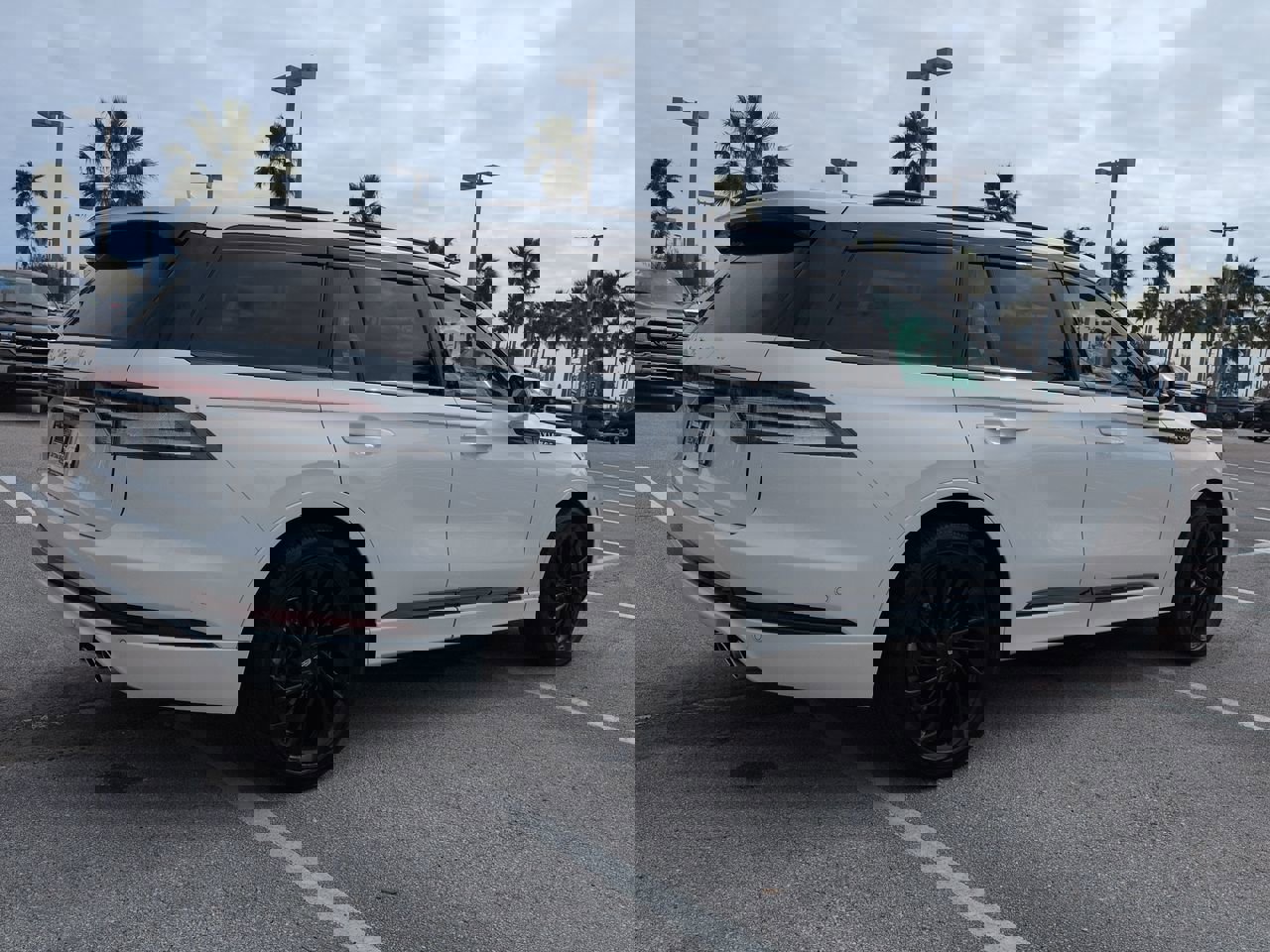 Certified 2024 Lincoln Aviator Reserve w/ Equipment Group 201A image 4