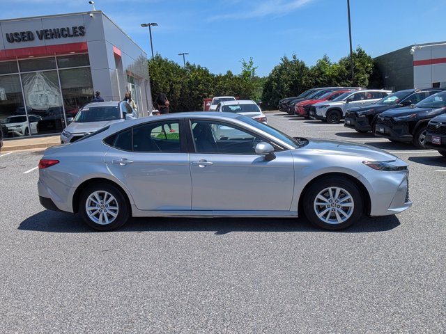 Used 2025 Toyota Camry LE FWD image 4