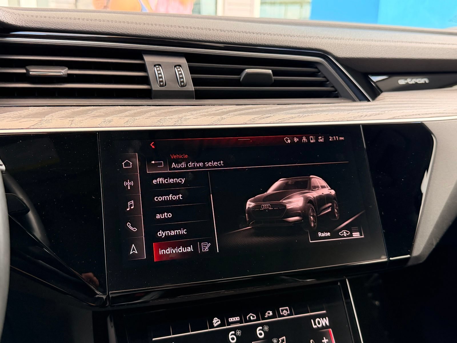 Used 2022 Audi e-tron Premium w/ Towing Package AWD/4WD image 46