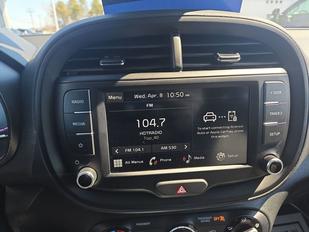 Used 2025 Kia Soul LX w/ LX Technology Package FWD image 9