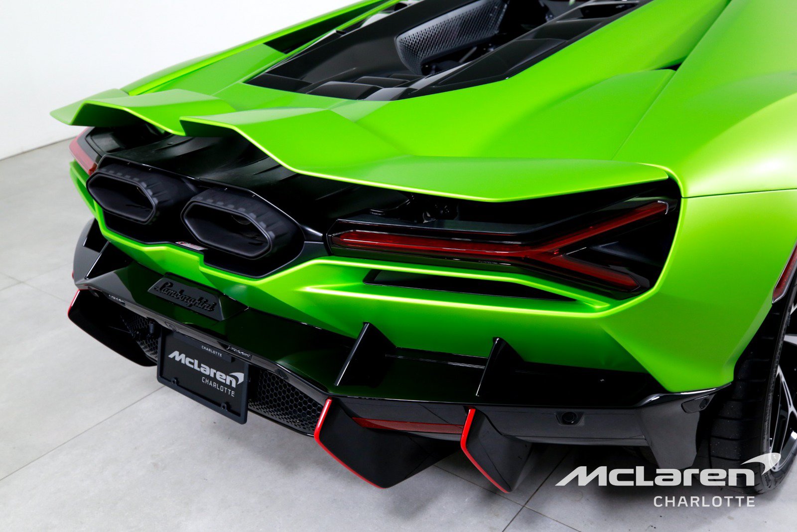 Used 2024 Lamborghini Revuelto AWD/4WD image 32