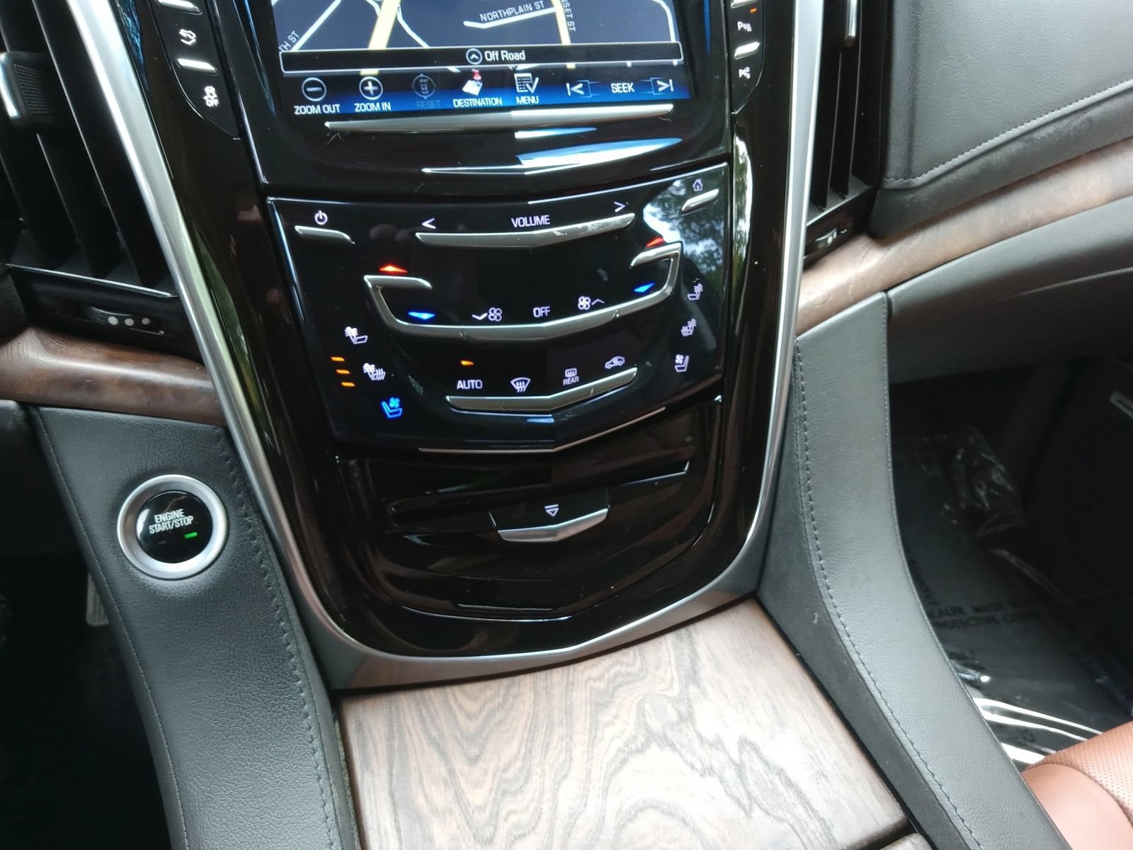 Used 2020 Cadillac Escalade ESV Luxury AWD/4WD image 18