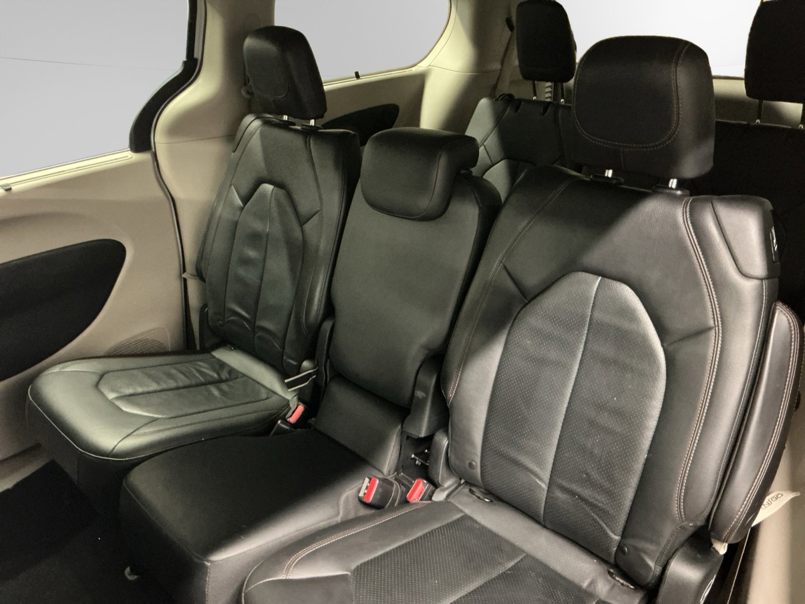 Used 2020 Chrysler Pacifica Touring-L Plus image 13