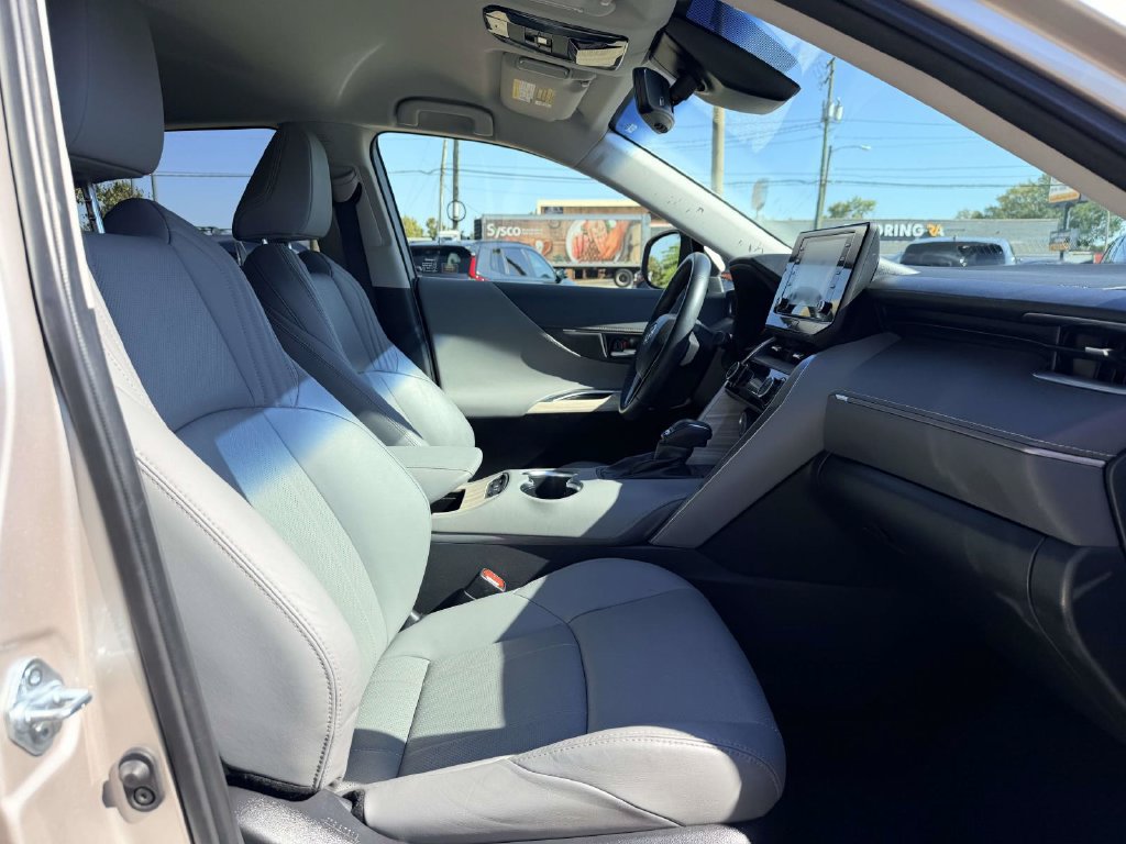 Certified 2021 Toyota Venza XLE w/ Softex Package AWD/4WD image 14