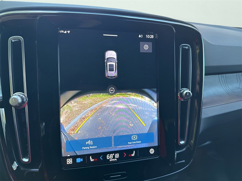 Used 2023 Volvo XC40 Recharge Plus image 32