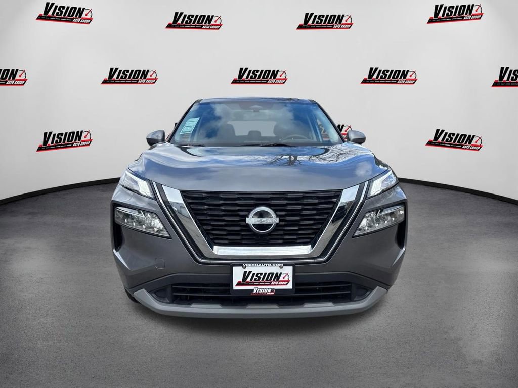 Used 2023 Nissan Rogue SV image 2
