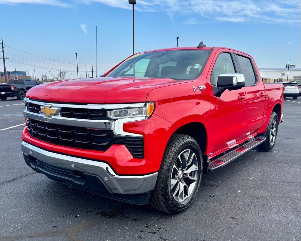 Used 2024 Chevrolet Silverado 1500 LT AWD/4WD image 5