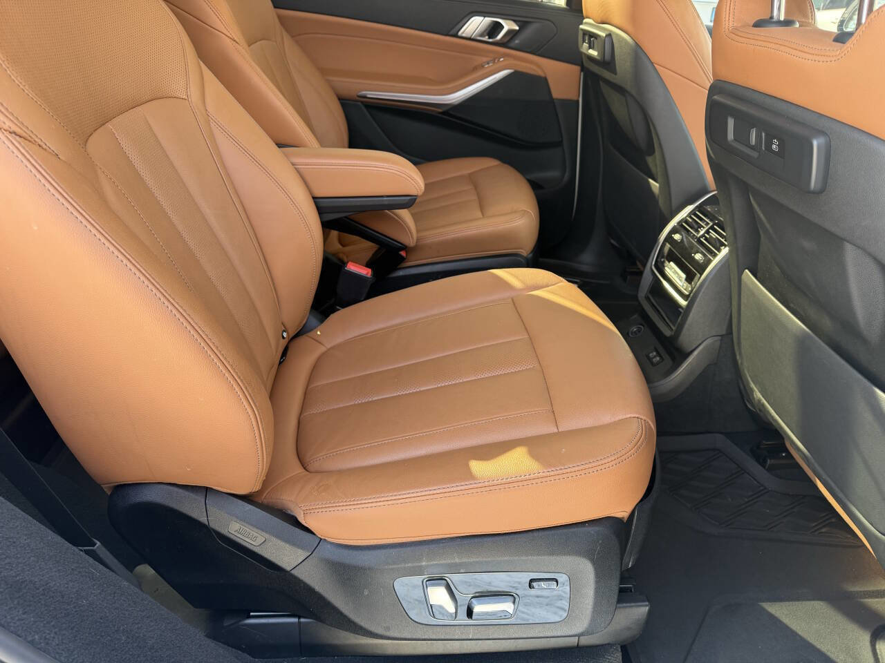 Used 2022 BMW X7 xDrive40i w/ Premium Package image 12
