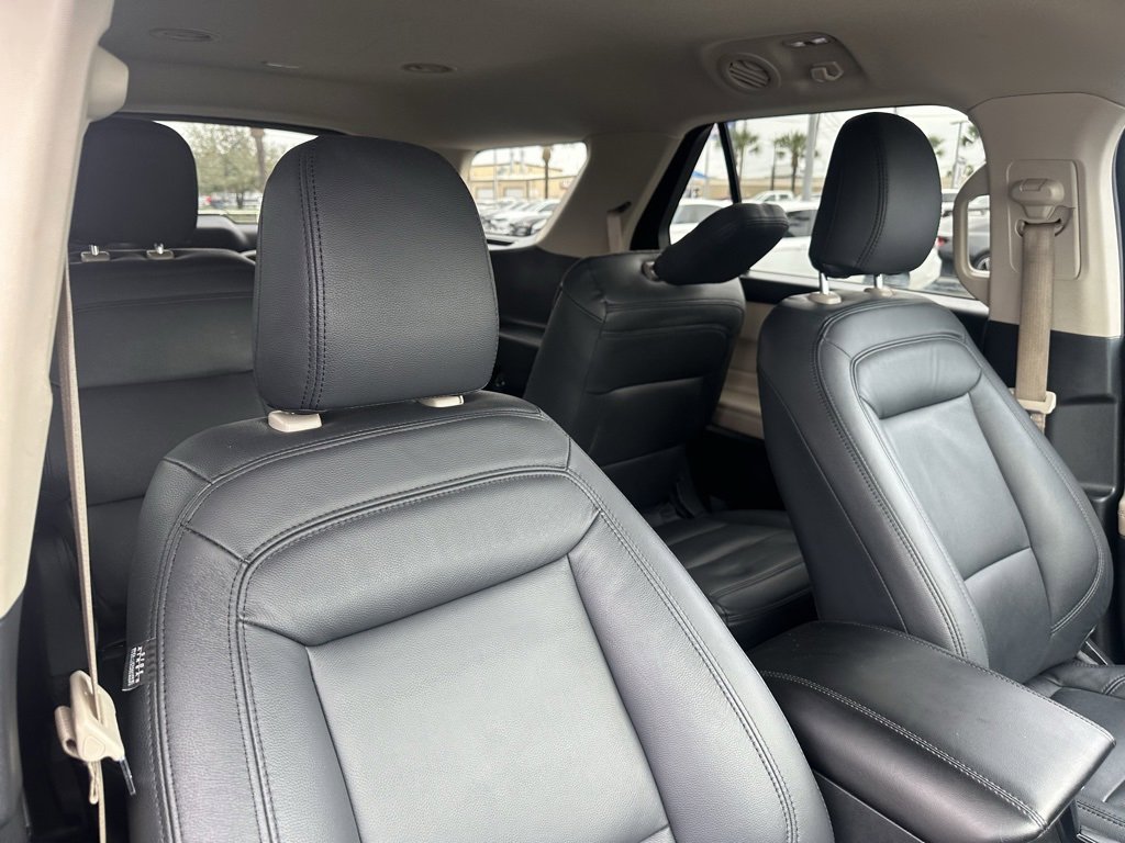 Used 2022 Ford Explorer XLT image 25