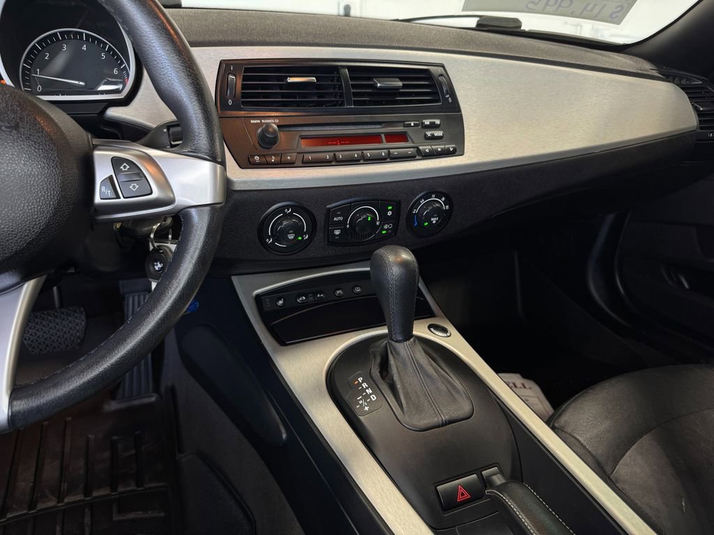 Used 2005 BMW Z4 2.5i RWD image 18