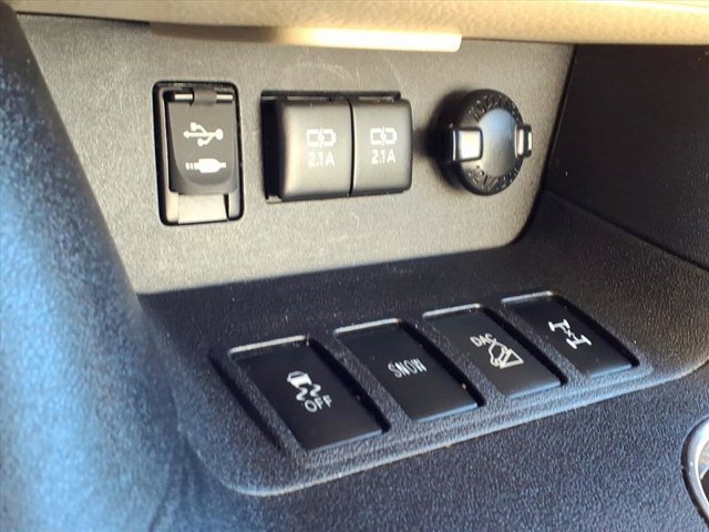 Used 2018 Toyota Highlander XLE image 16