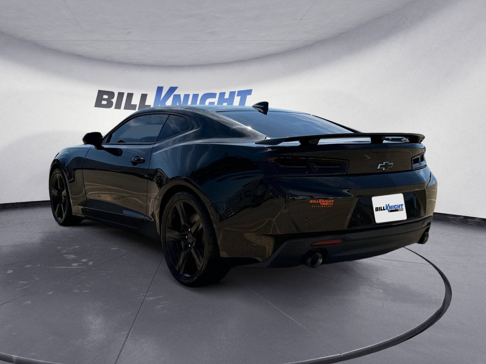 Used 2018 Chevrolet Camaro SS RWD image 3