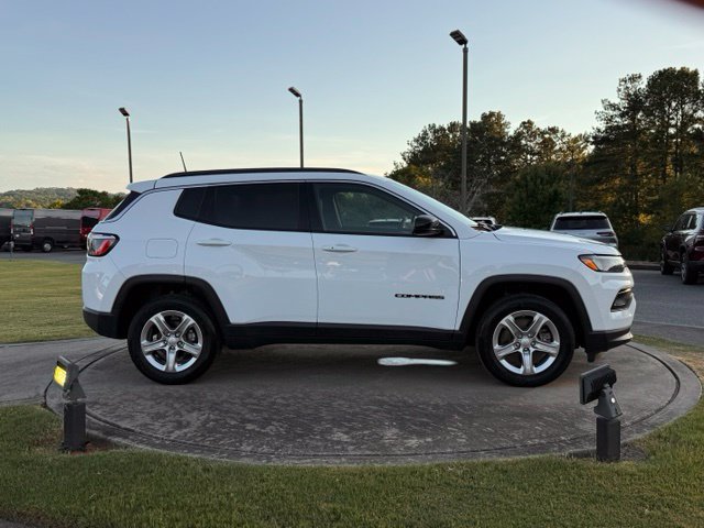 Used 2023 Jeep Compass Latitude w/ Convenience Group AWD/4WD image 8
