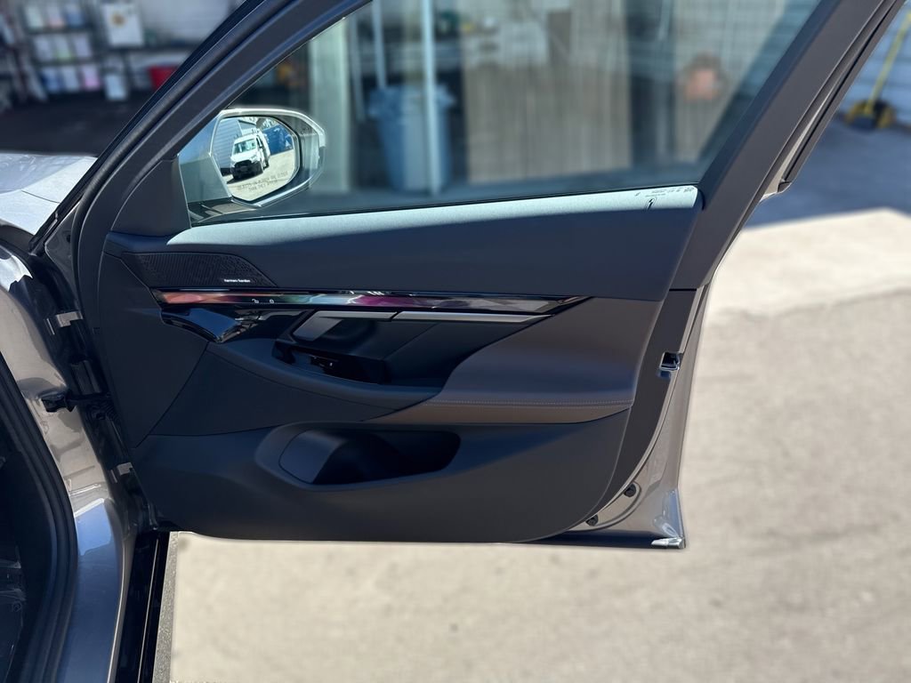 New 2026 BMW 530i xDrive w/ M Sport Package image 27