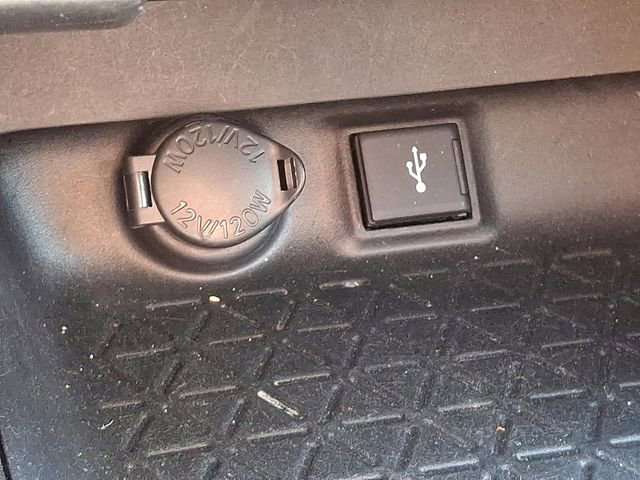 Used 2021 Toyota RAV4 XLE image 27