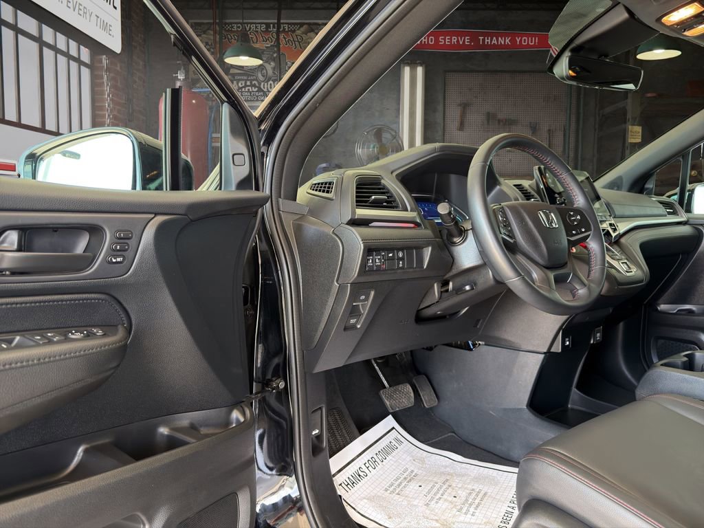Used 2023 Honda Odyssey Sport image 16