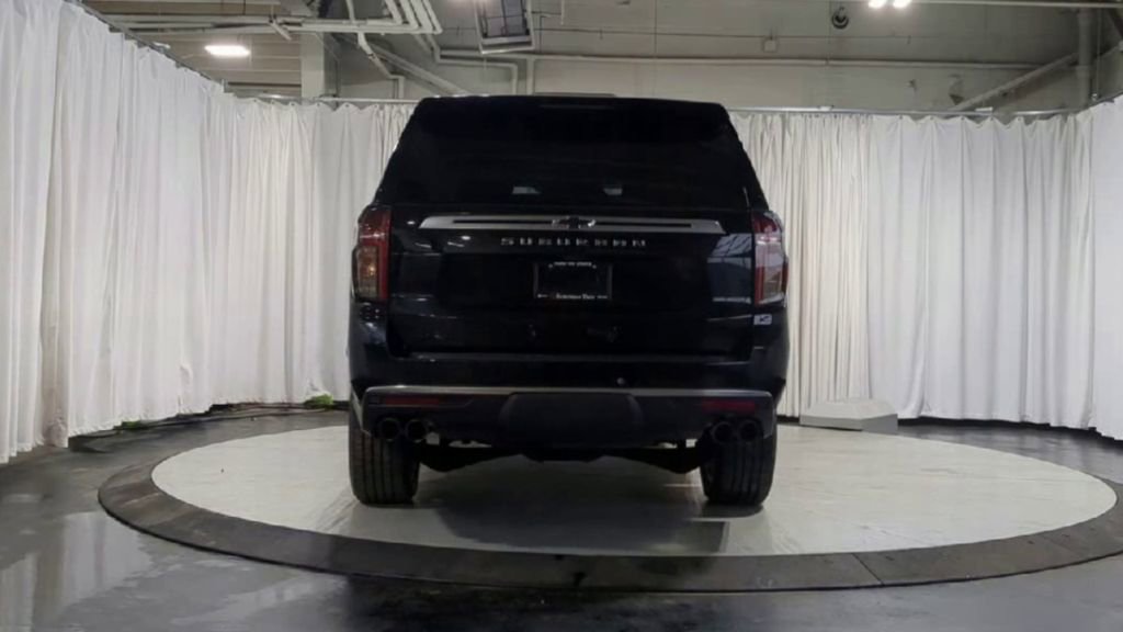 Used 2021 Chevrolet Suburban High Country w/ Premium Package image 9