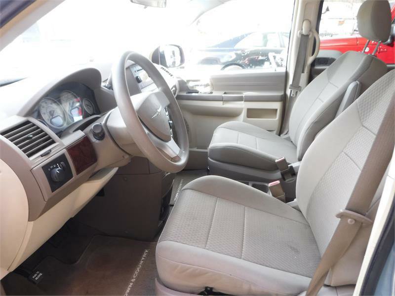 Used 2010 Chrysler Town & Country LX w/ PWR Convenience Group image 7