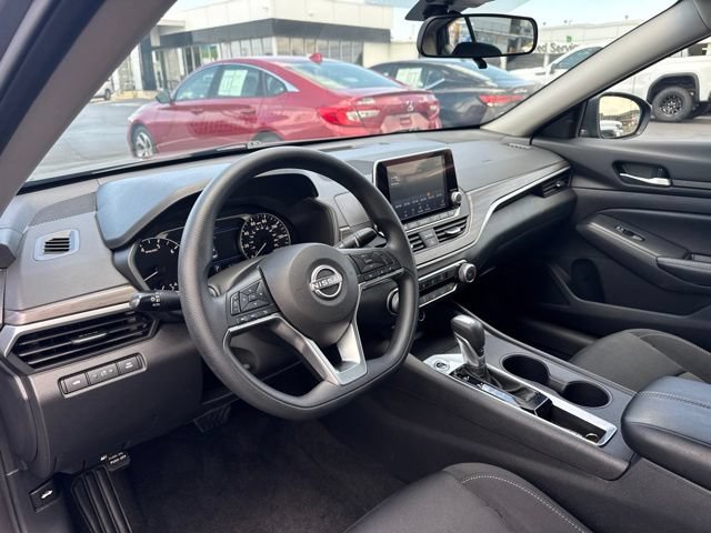 Used 2025 Nissan Altima 2.5 SV FWD image 9