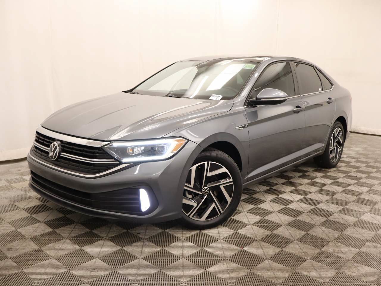 Used 2024 Volkswagen Jetta SEL FWD image 1