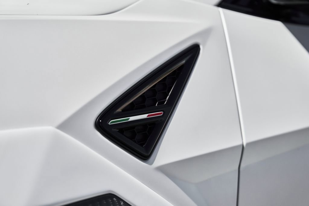 Used 2019 Lamborghini Urus AWD/4WD image 12