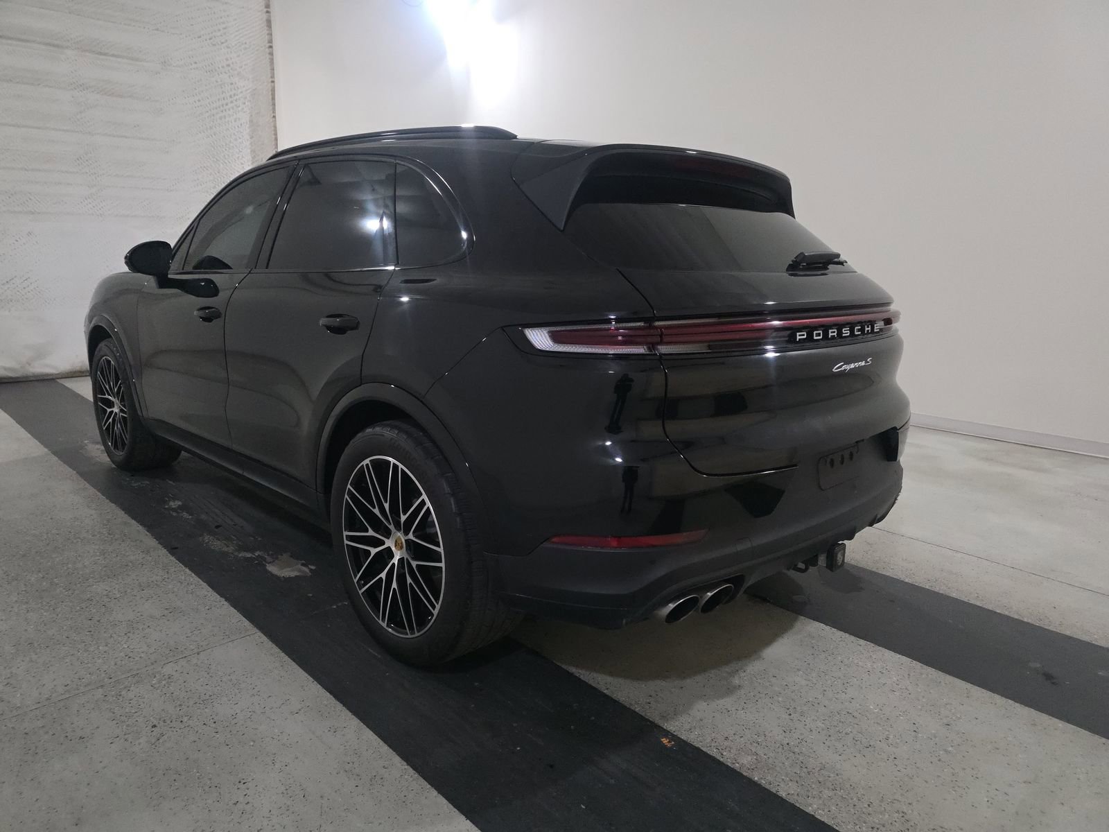 Used 2024 Porsche Cayenne S image 8