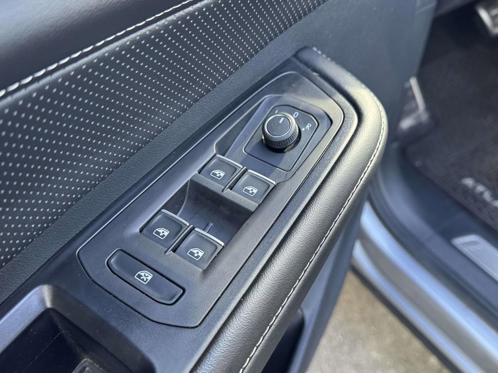 Used 2024 Volkswagen Atlas Cross Sport SEL R-Line image 16