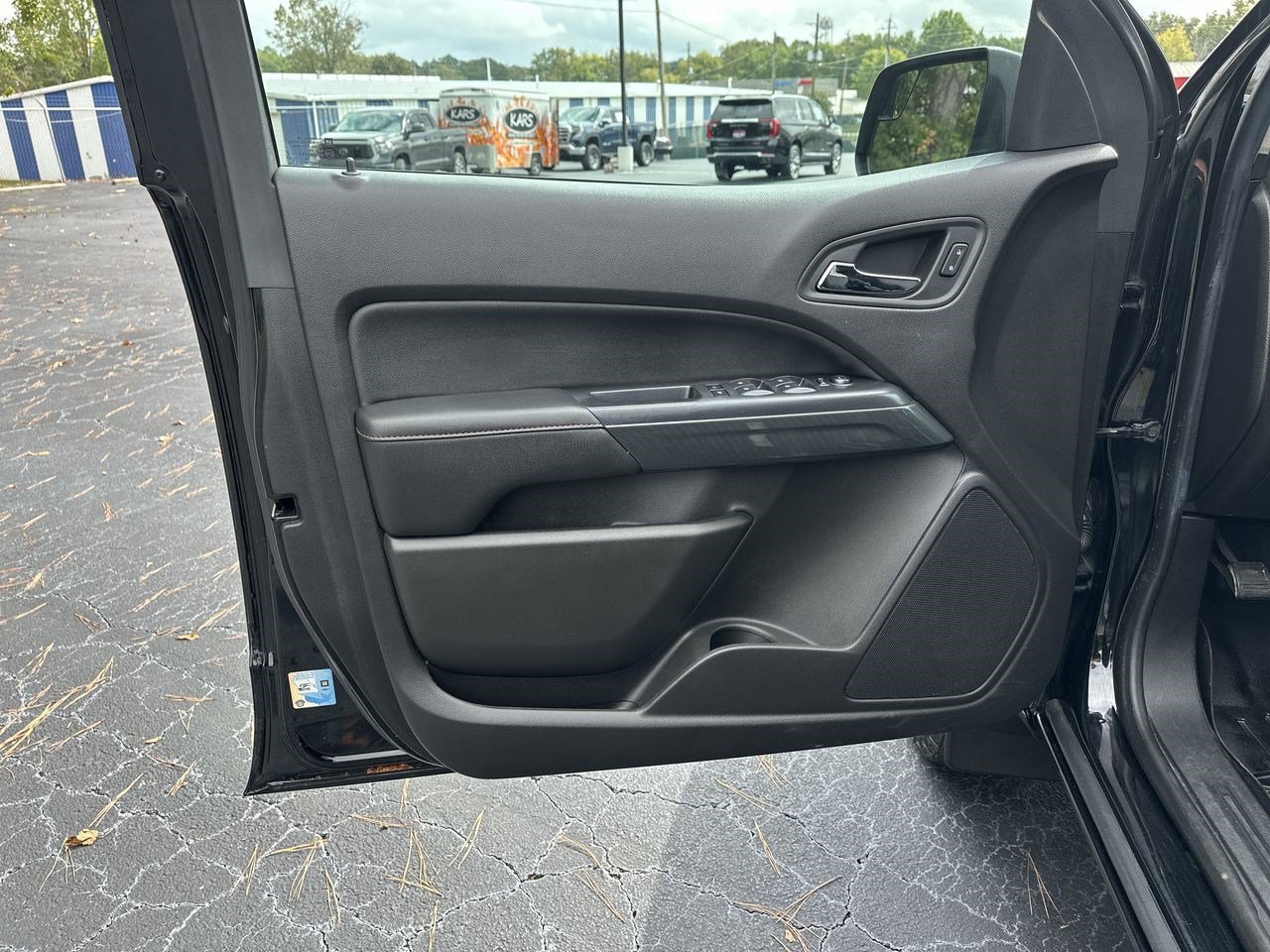 Used 2017 GMC Canyon SLE w/ All Terrain Package image 23