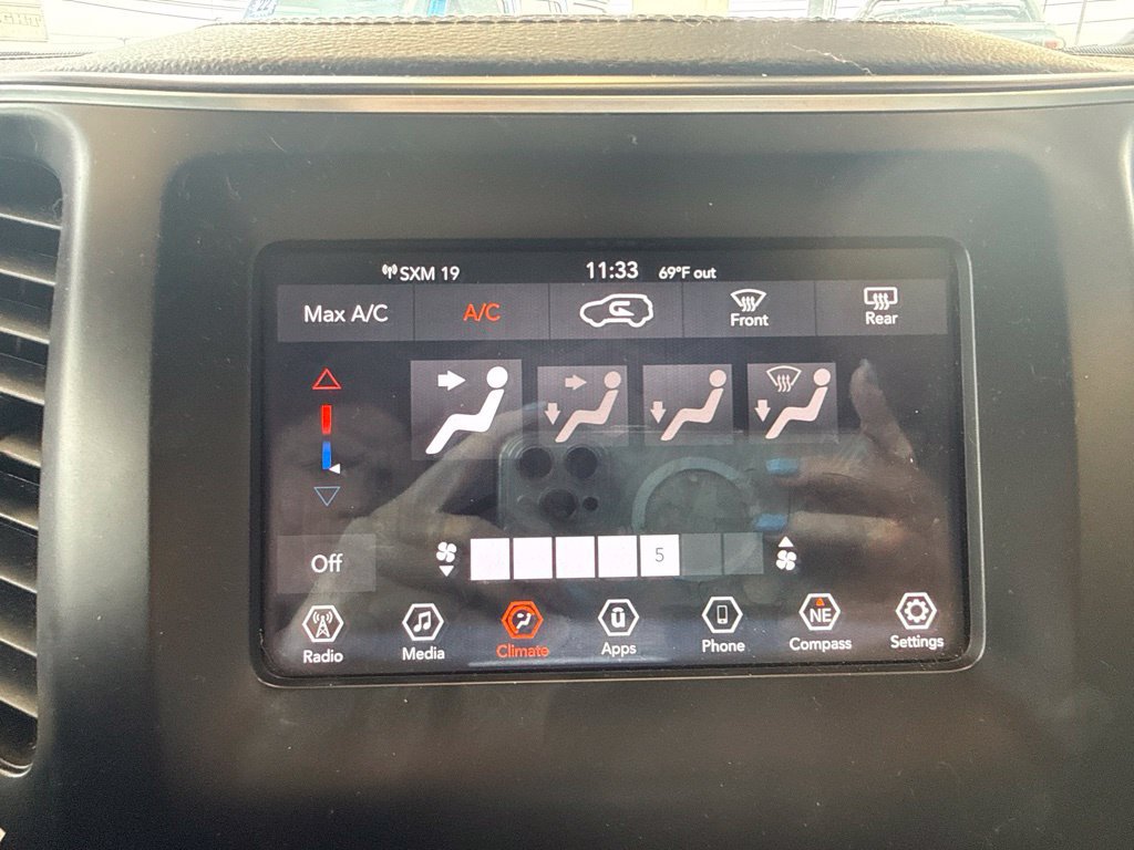 Used 2020 Jeep Cherokee Latitude Plus AWD/4WD image 19