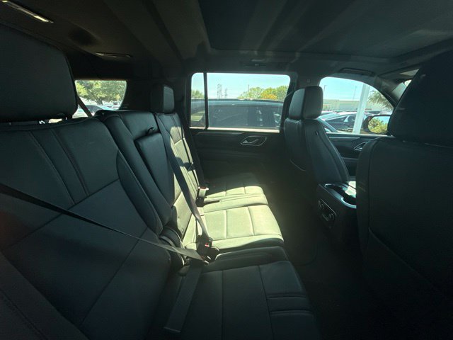 Used 2023 Chevrolet Suburban RST w/ Sport Performance Package AWD/4WD image 7