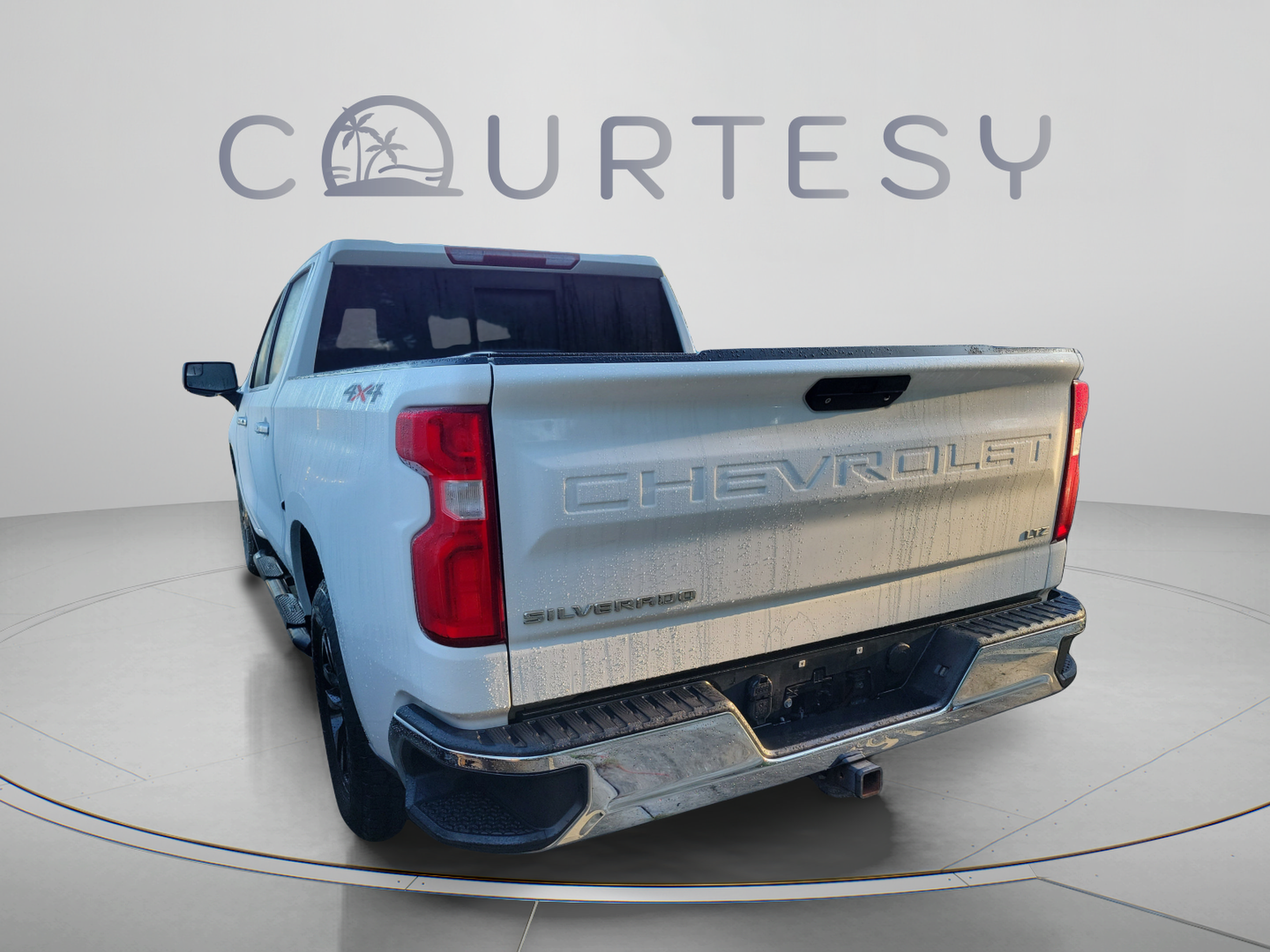 Used 2019 Chevrolet Silverado 1500 LTZ w/ LTZ Convenience Package AWD/4WD image 2