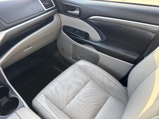 Used 2018 Toyota Highlander Limited Platinum AWD/4WD image 15