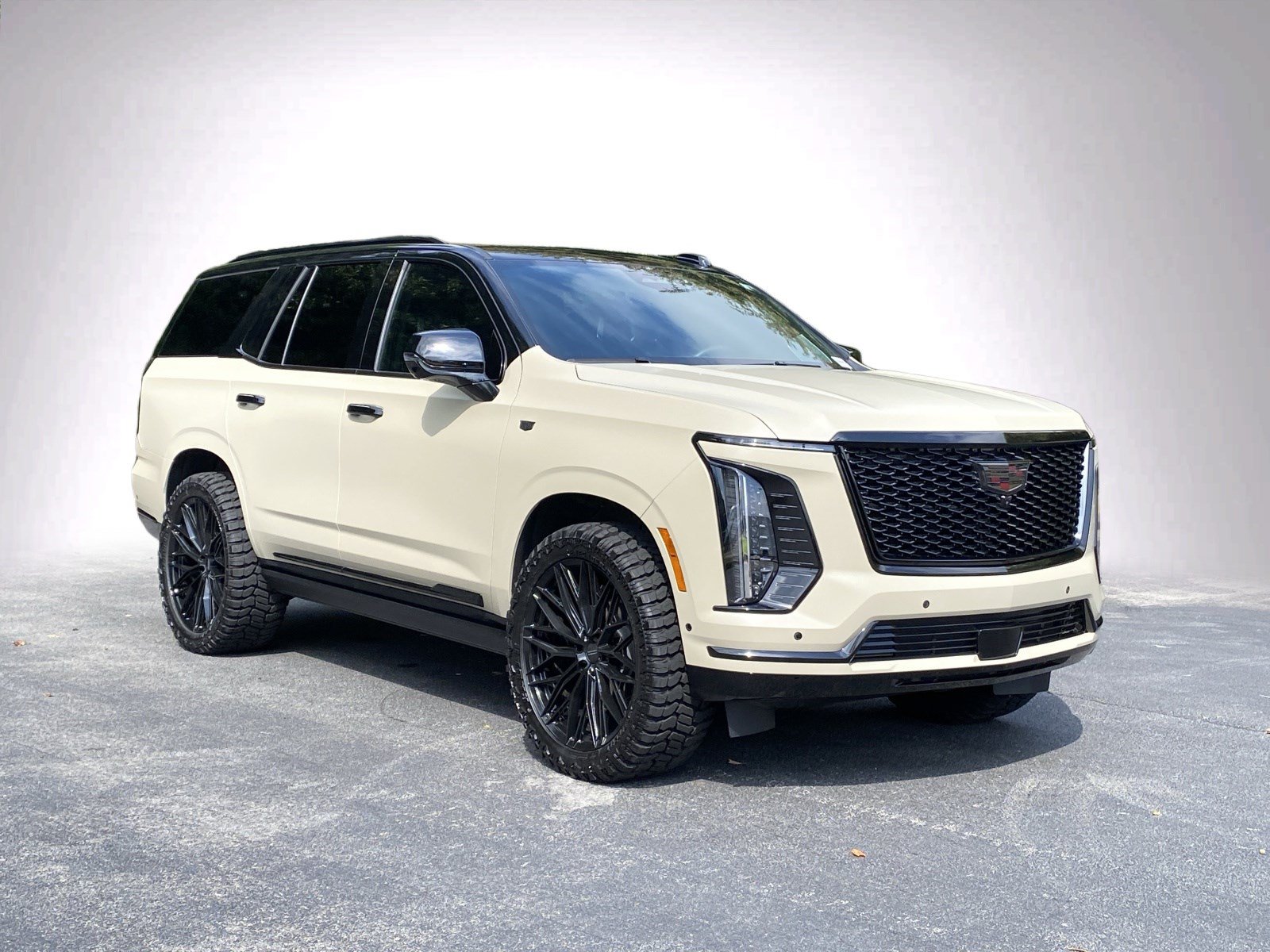 Used 2025 Cadillac Escalade Sport Platinum w/ LPO, Floor Liner Package AWD/4WD image 2