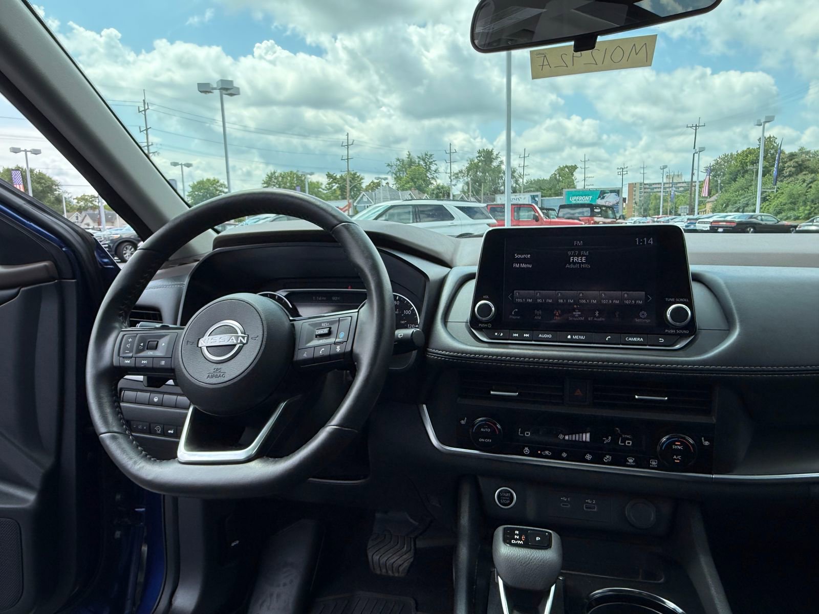 Used 2023 Nissan Rogue SV w/ SV Premium B Package image 23