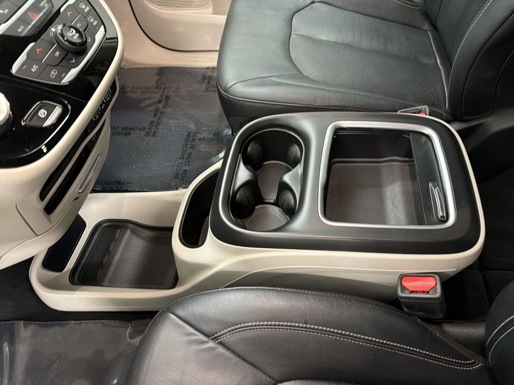 Used 2022 Chrysler Pacifica Touring-L image 27