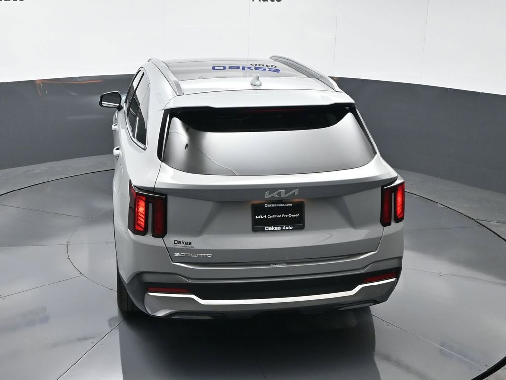 Certified 2024 Kia Sorento EX w/ Panoramic Sunroof Package image 55