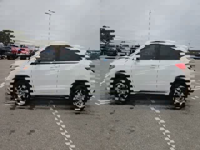 Used 2017 Honda HR-V LX image 8