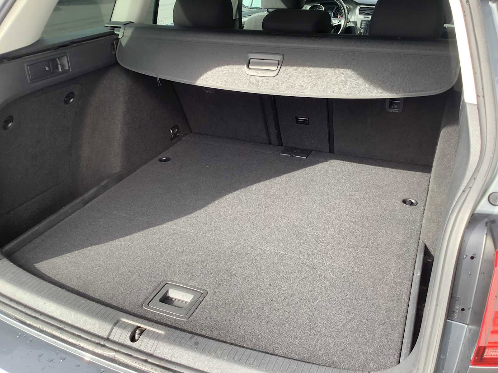 Used 2016 Volkswagen Golf S image 14