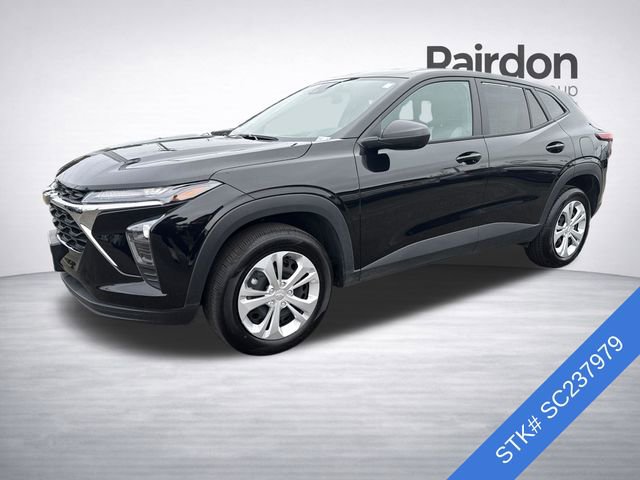 Used 2025 Chevrolet Trax LS image 3