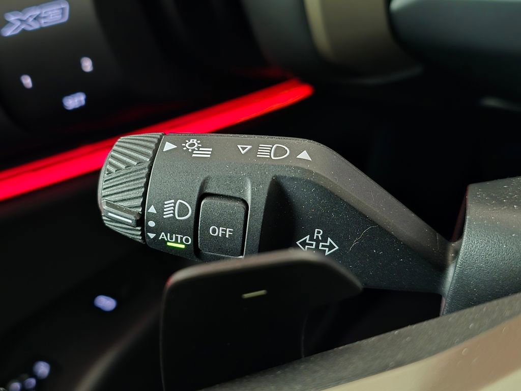 Used 2025 BMW X3 xDrive30i w/ Premium Package image 29