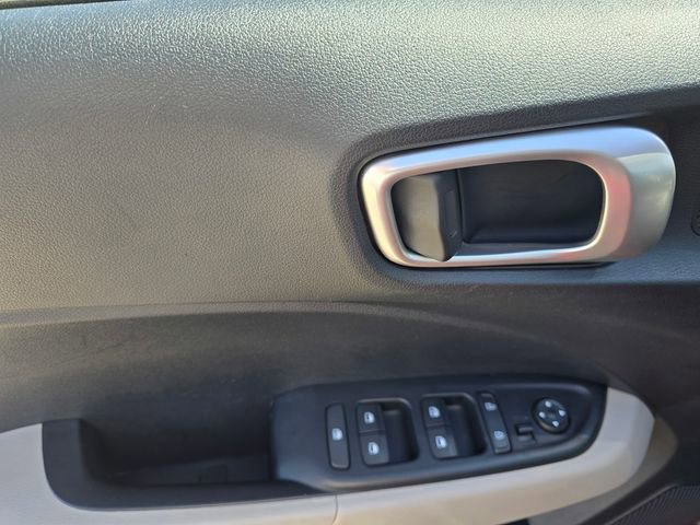 Used 2025 Hyundai Venue SEL FWD image 26